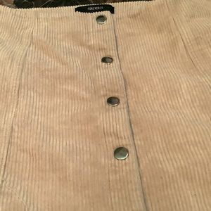 MINI SKIRT ALERT 🚨